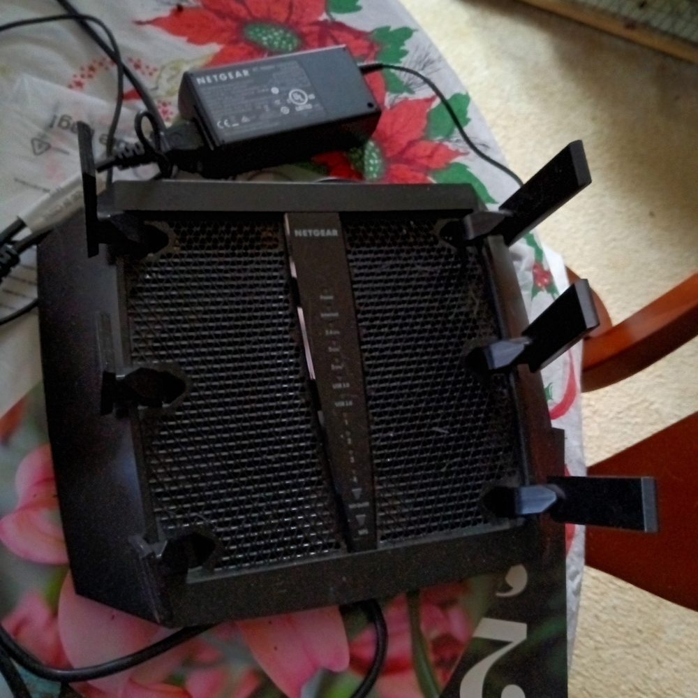 WiFi Router Six Antenna Netgear Triband X6 AC3200